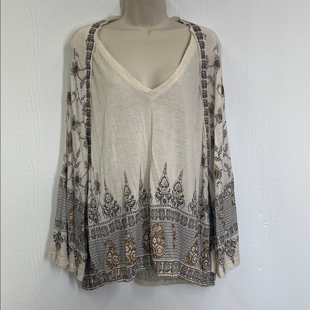 Free People - Beige Medallion Printed V Neck Long Sleeve Blouse Size Medium - Picture 2 of 10
